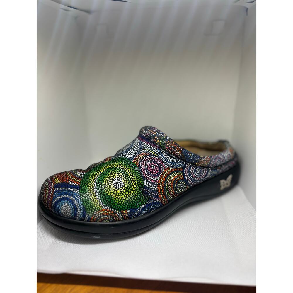 Algeria Kayla clogs in a rainbow bullseye pattern and coloring.